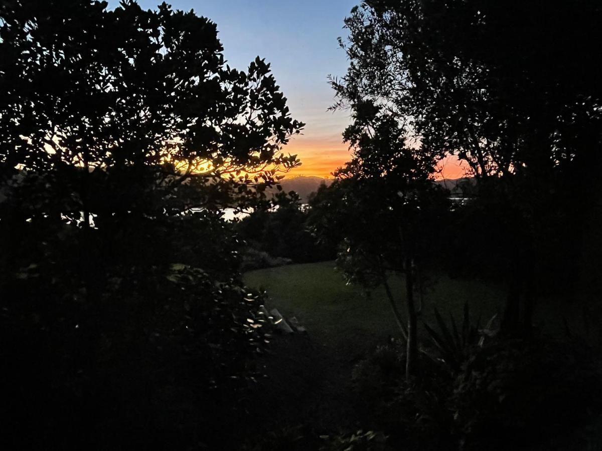Moonriver Cottage, Prime Lagoon Views & Solar Power クニスナ エクステリア 写真