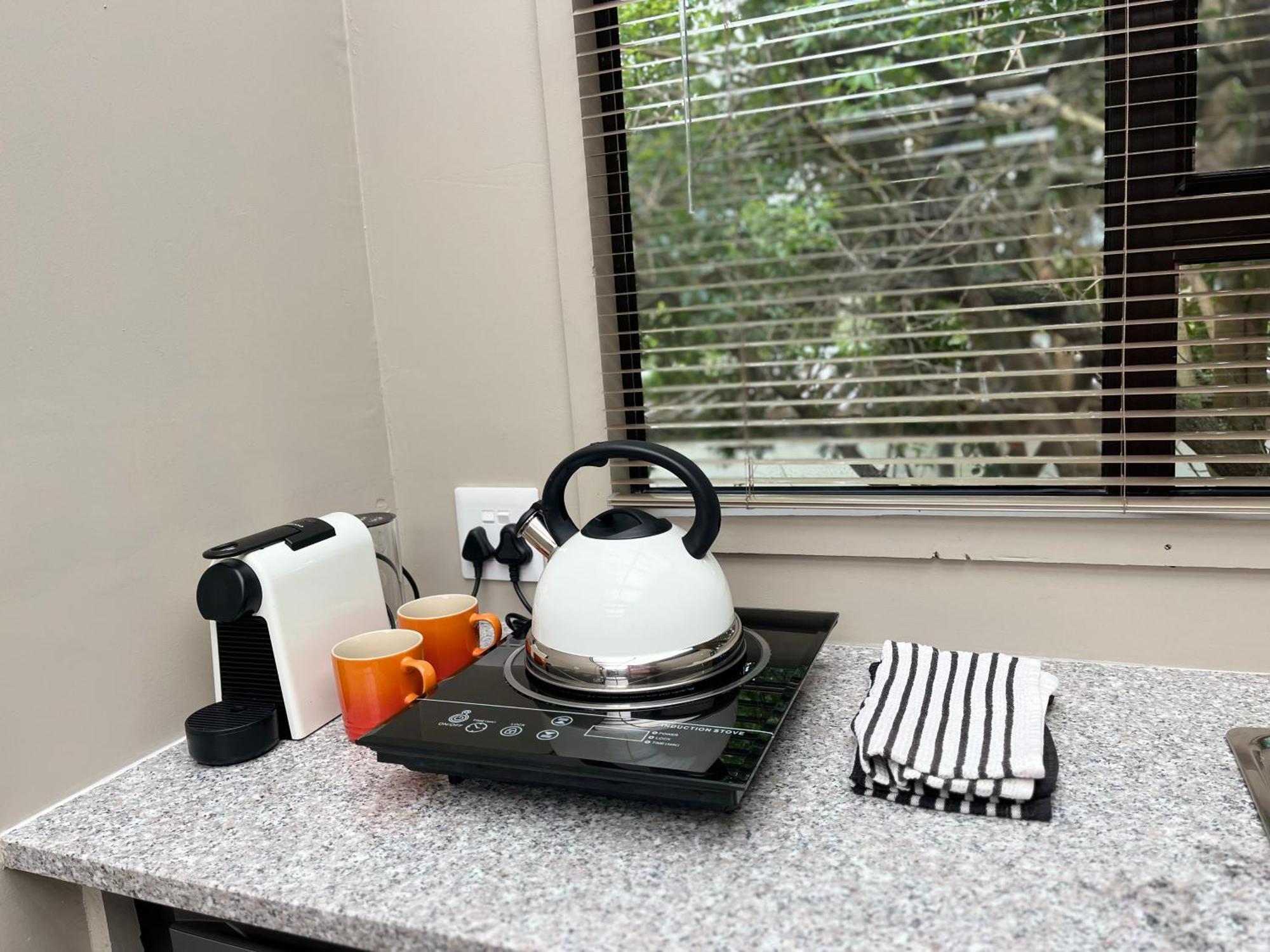 Moonriver Cottage, Prime Lagoon Views & Solar Power クニスナ エクステリア 写真